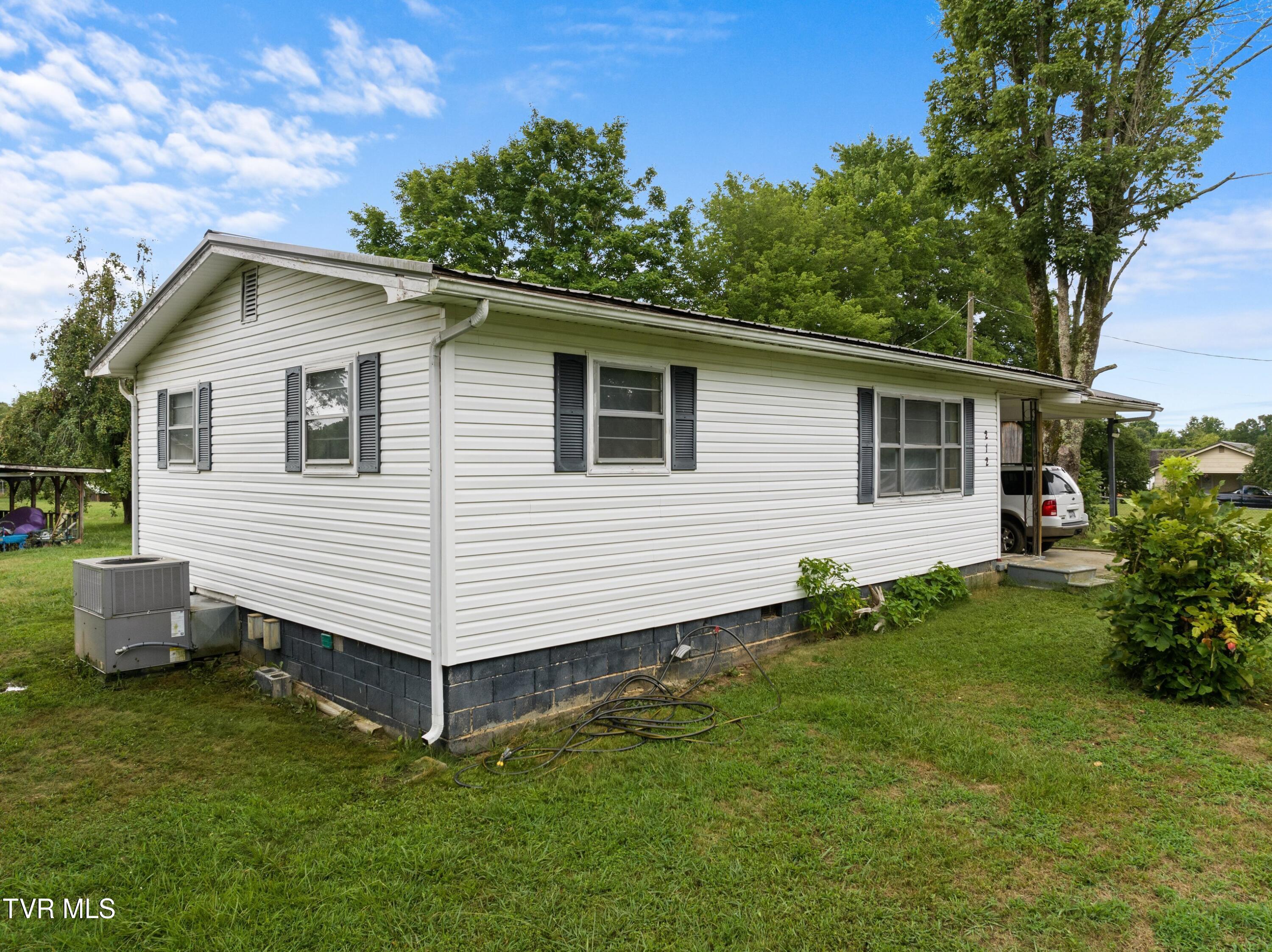212 Trout Road Bean Station, TN 37708 - Photo 15 of 17 XJI_20240725111437_0725_D.jpg-SMALL