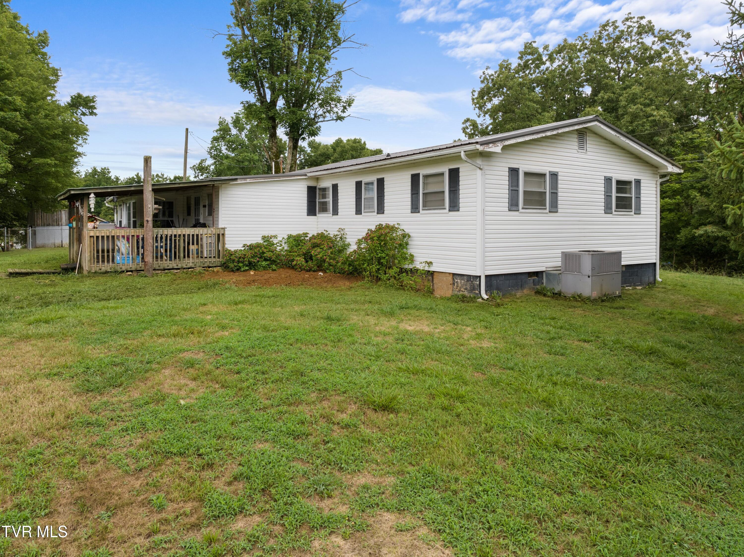 212 Trout Road Bean Station, TN 37708 - Photo 16 of 17 XJI_20240725111552_0765_D.jpg-SMALL