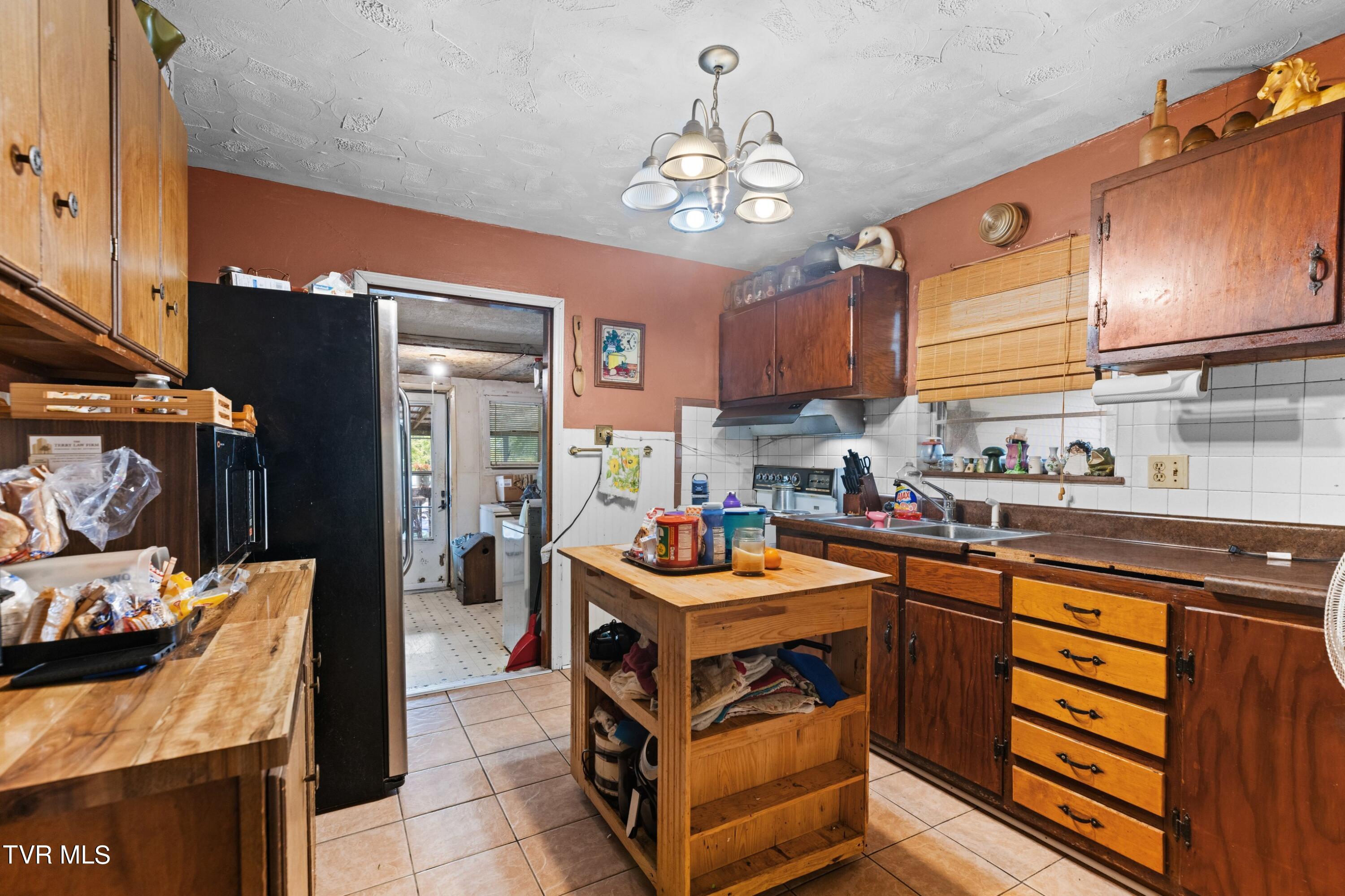 212 Trout Road Bean Station, TN 37708 - Photo 5 of 17 IMG_3432.jpg-SMALL