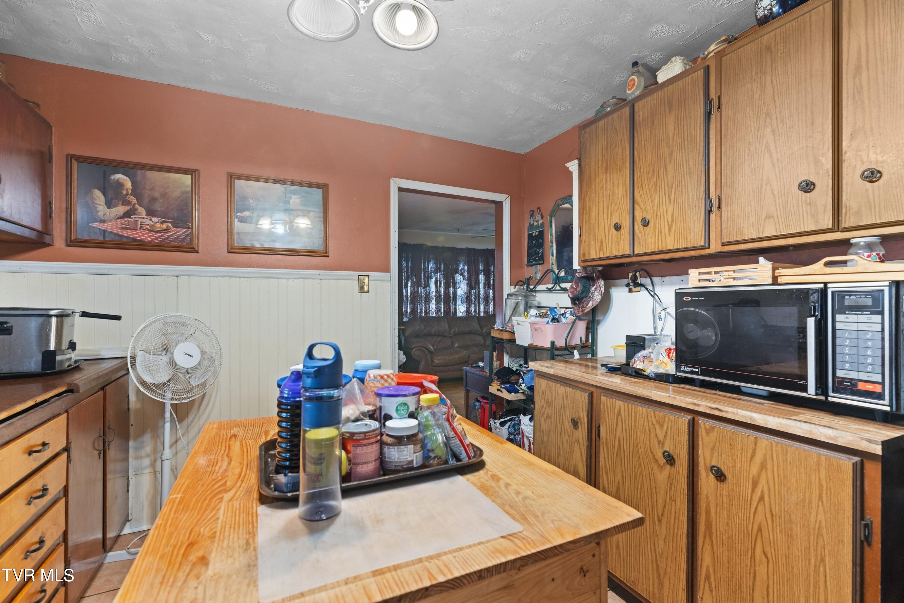 212 Trout Road Bean Station, TN 37708 - Photo 6 of 17 IMG_3439.jpg-SMALL