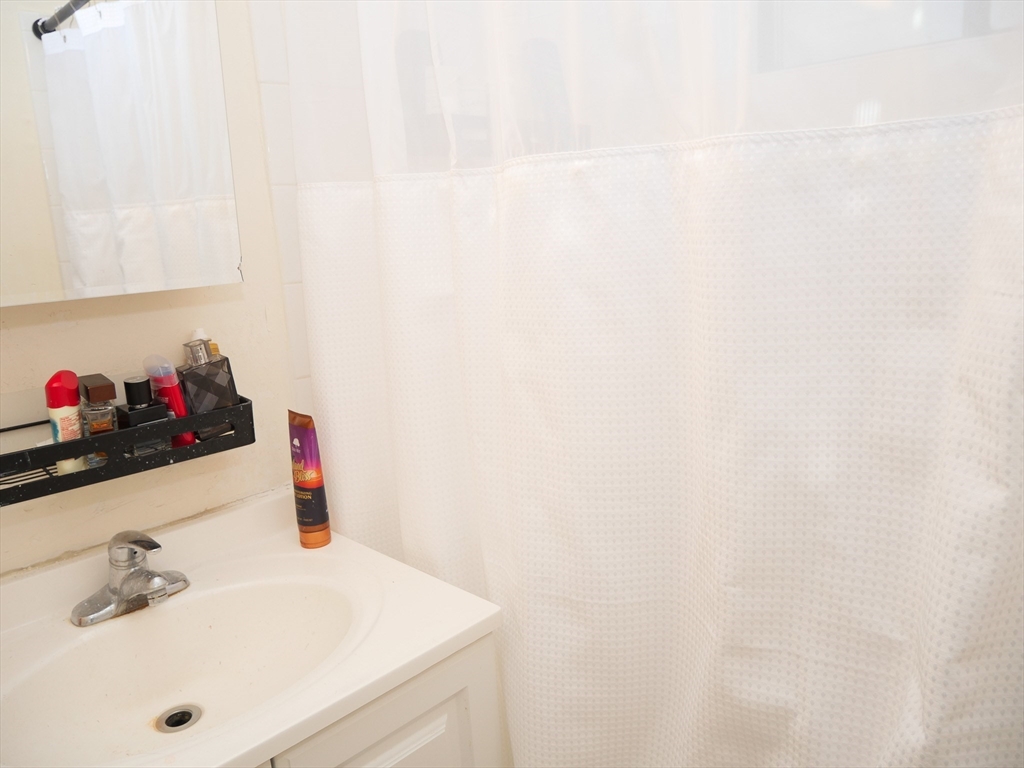 1027 Commonwealth Avenue, Unit 27 Boston, MA 02215 - Photo 5 of 6