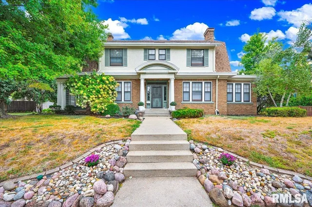 $299,900 | 909 Washington Street, Pekin, IL 61554