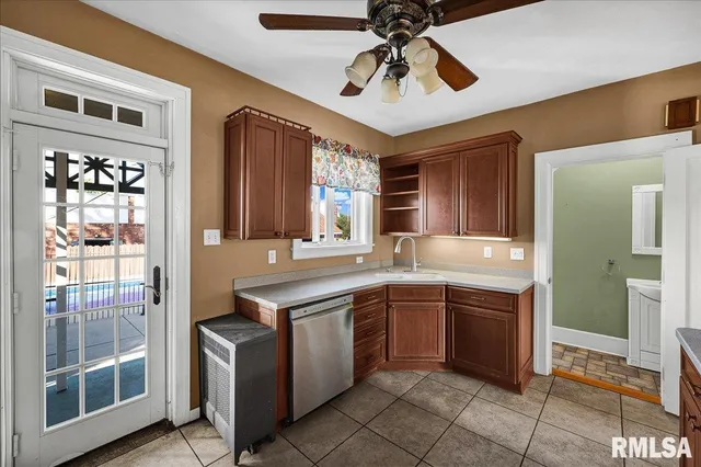 $299,900 | 909 Washington Street, Pekin, IL 61554