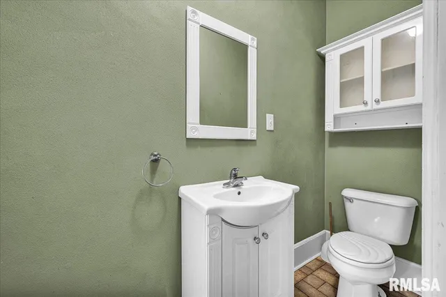 $299,900 | 909 Washington Street, Pekin, IL 61554