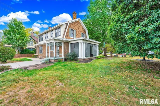 $299,900 | 909 Washington Street, Pekin, IL 61554