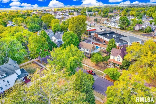 $299,900 | 909 Washington Street, Pekin, IL 61554