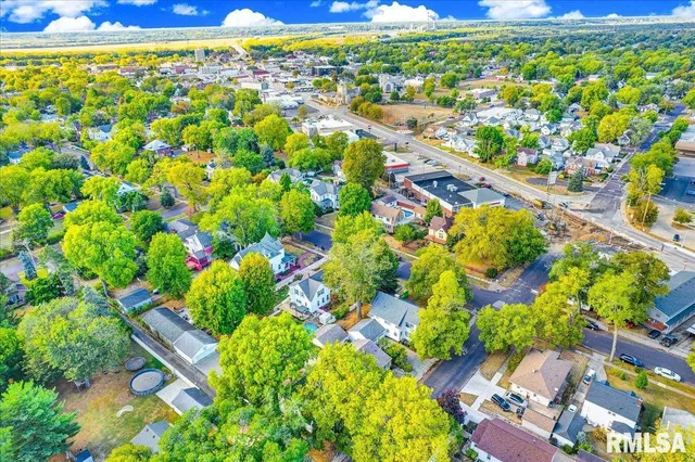 $299,900 | 909 Washington Street, Pekin, IL 61554