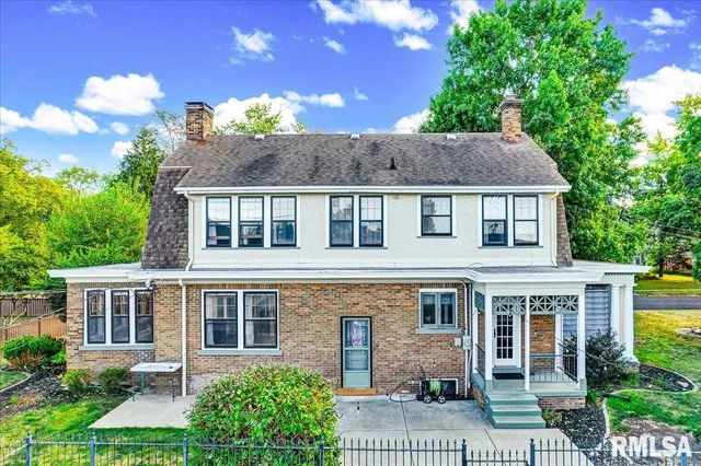 $299,900 | 909 Washington Street, Pekin, IL 61554