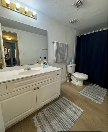 $1,880 | 5201 Geneva Court, Unit 209, Doral, FL 33166