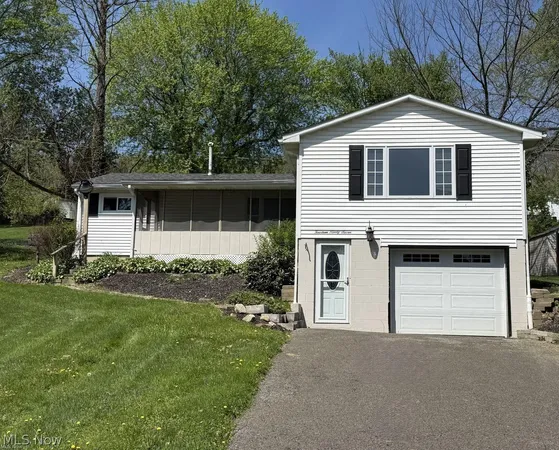 $185,900 | 1497 Lake Front Drive, Salem, OH 44460