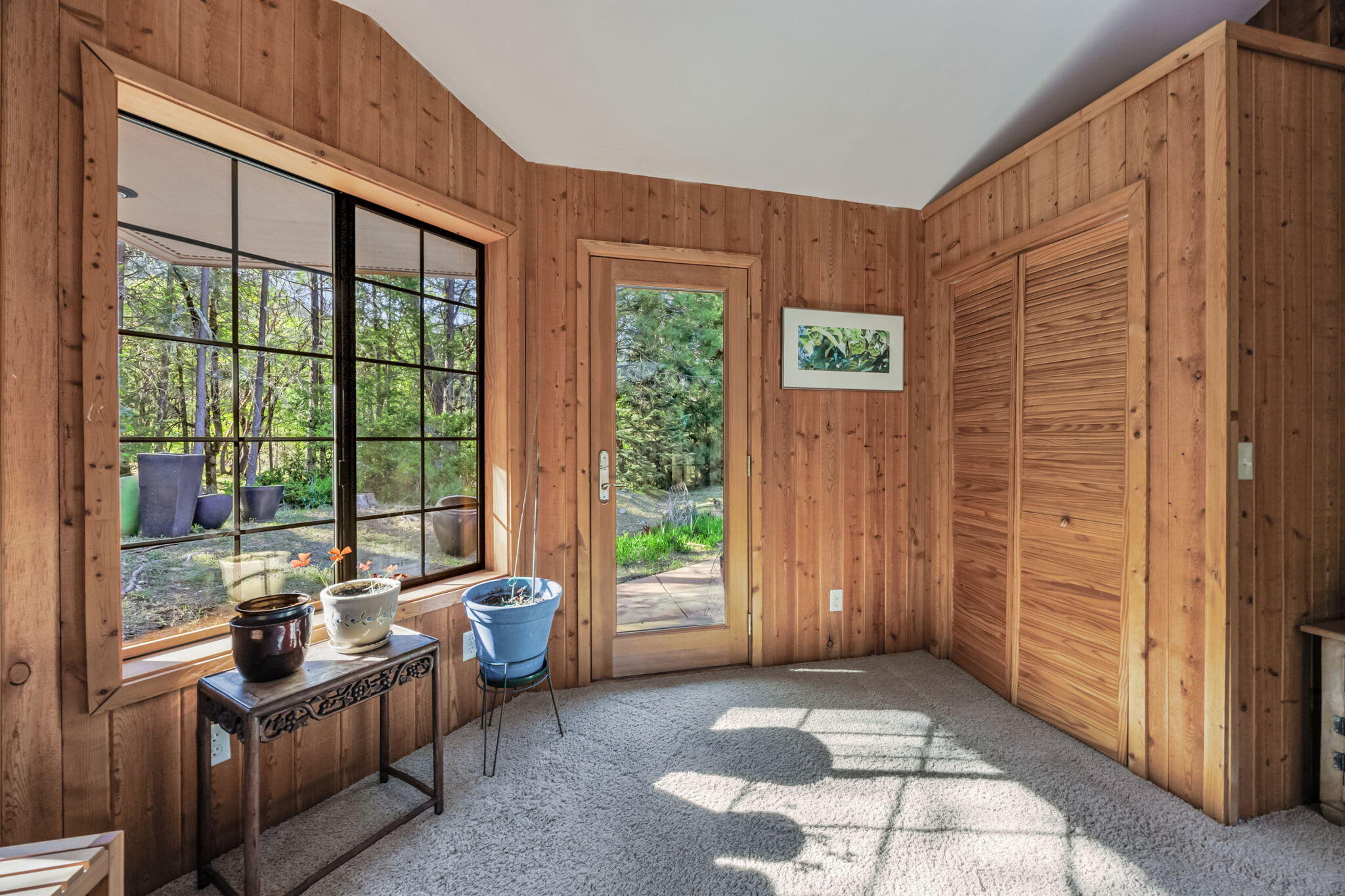 120 Lomas Road Jacksonville, OR 97530 - Photo 26 of 62 a living room with furniture and a window