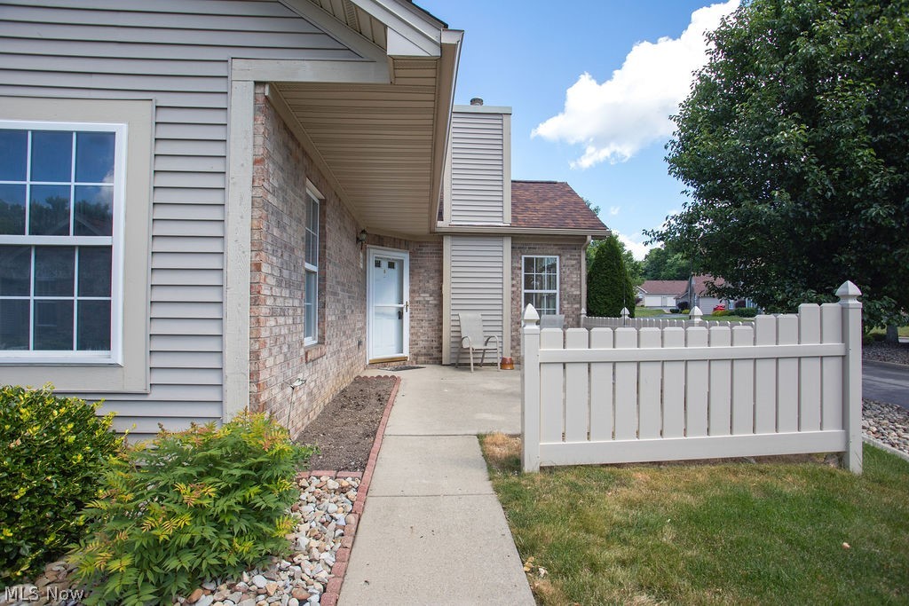 695 East Western Reserve Road Youngstown, OH 44514 - Photo 5 of 28