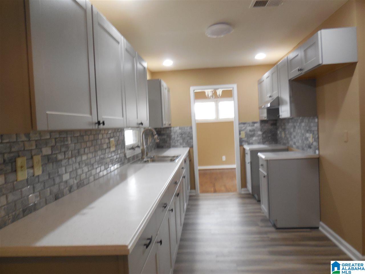 628 Center Way Southwest Birmingham, AL 35211 - Photo 5 of 21