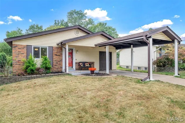 $220,000 | 2620 Lindsay Lane, Florissant, MO 63031