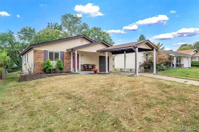 $220,000 | 2620 Lindsay Lane, Florissant, MO 63031