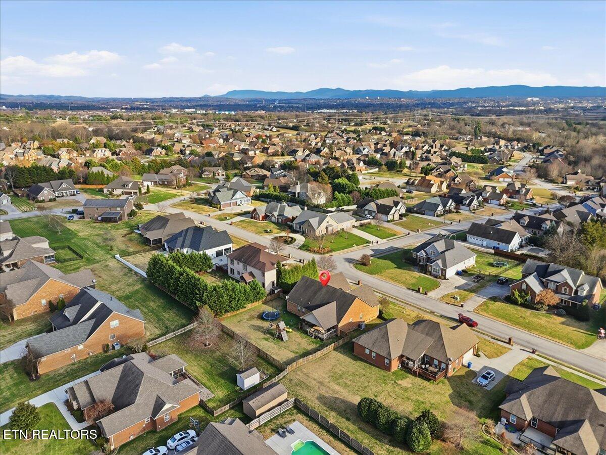 1179 Linford Circle Alcoa, TN 37701 - Photo 10 of 51 10-009_DJI_20251203150906_0241_D