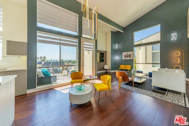 $975,000 | 600 South Ridgeley Drive, Unit 1, Los Angeles, CA 90036