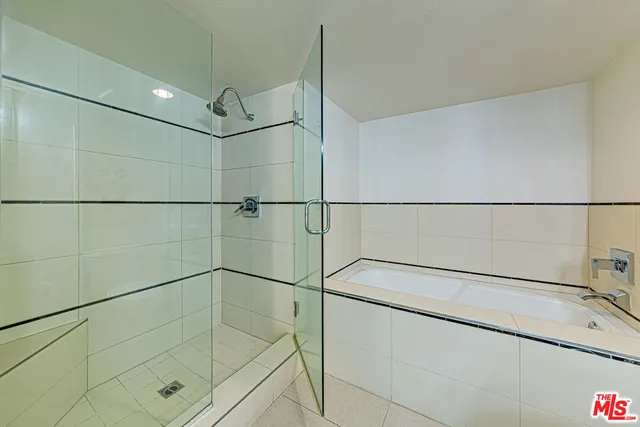 $975,000 | 600 South Ridgeley Drive, Unit 1, Los Angeles, CA 90036