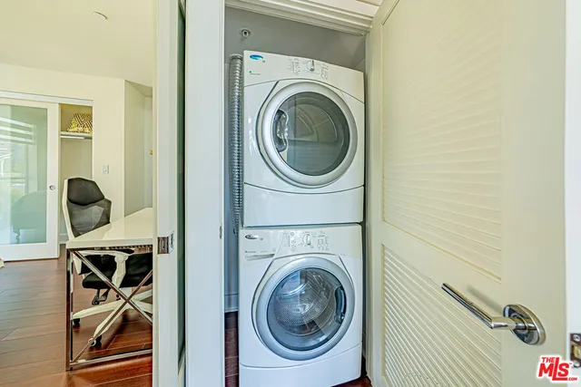 $975,000 | 600 South Ridgeley Drive, Unit 1, Los Angeles, CA 90036