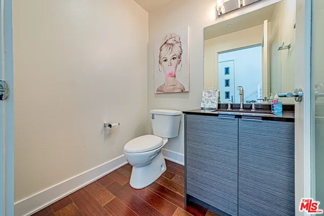 $975,000 | 600 South Ridgeley Drive, Unit 1, Los Angeles, CA 90036