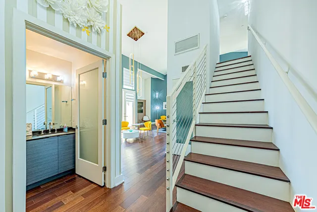 $975,000 | 600 South Ridgeley Drive, Unit 1, Los Angeles, CA 90036