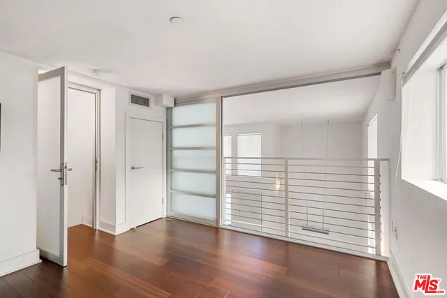 $975,000 | 600 South Ridgeley Drive, Unit 1, Los Angeles, CA 90036