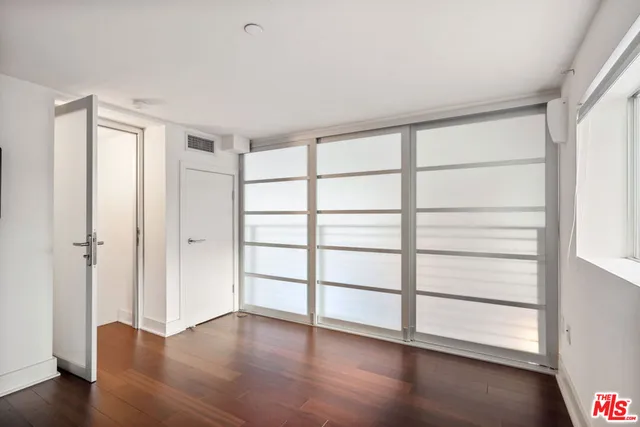 $975,000 | 600 South Ridgeley Drive, Unit 1, Los Angeles, CA 90036