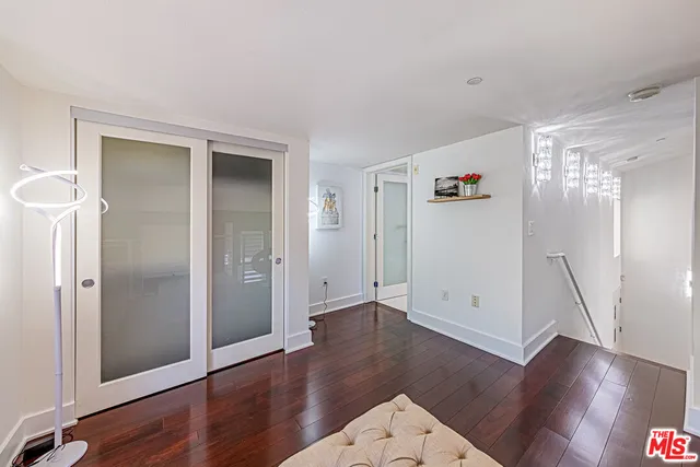 $975,000 | 600 South Ridgeley Drive, Unit 1, Los Angeles, CA 90036