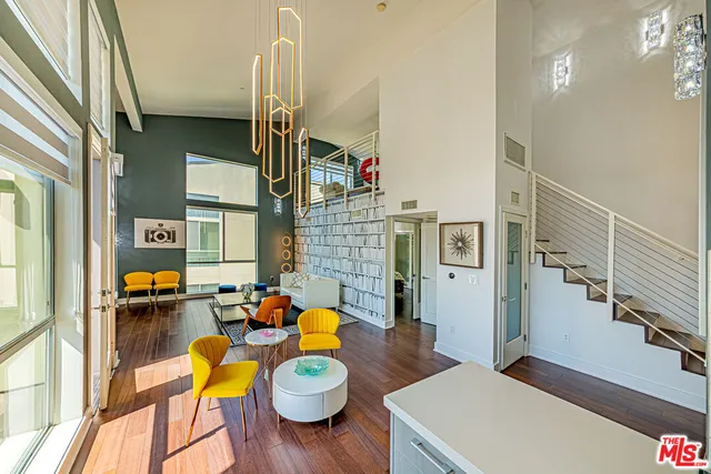 $975,000 | 600 South Ridgeley Drive, Unit 1, Los Angeles, CA 90036