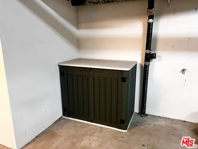 $975,000 | 600 South Ridgeley Drive, Unit 1, Los Angeles, CA 90036