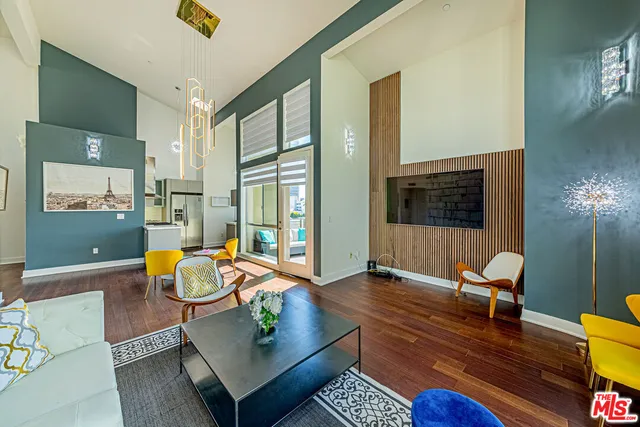 $975,000 | 600 South Ridgeley Drive, Unit 1, Los Angeles, CA 90036