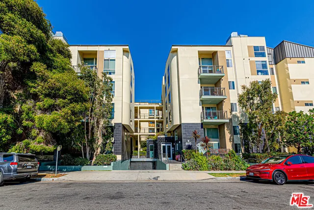 $975,000 | 600 South Ridgeley Drive, Unit 1, Los Angeles, CA 90036