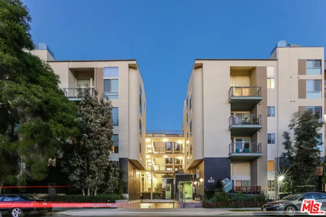 $975,000 | 600 South Ridgeley Drive, Unit 1, Los Angeles, CA 90036