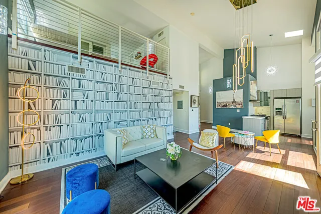 $975,000 | 600 South Ridgeley Drive, Unit 1, Los Angeles, CA 90036