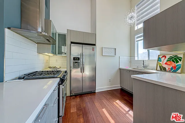 $975,000 | 600 South Ridgeley Drive, Unit 1, Los Angeles, CA 90036
