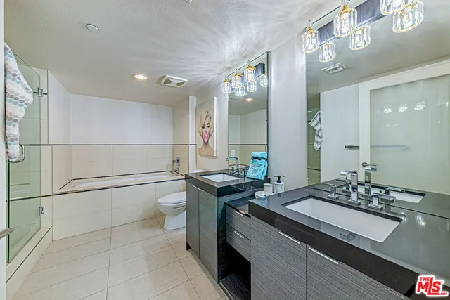 $975,000 | 600 South Ridgeley Drive, Unit 1, Los Angeles, CA 90036