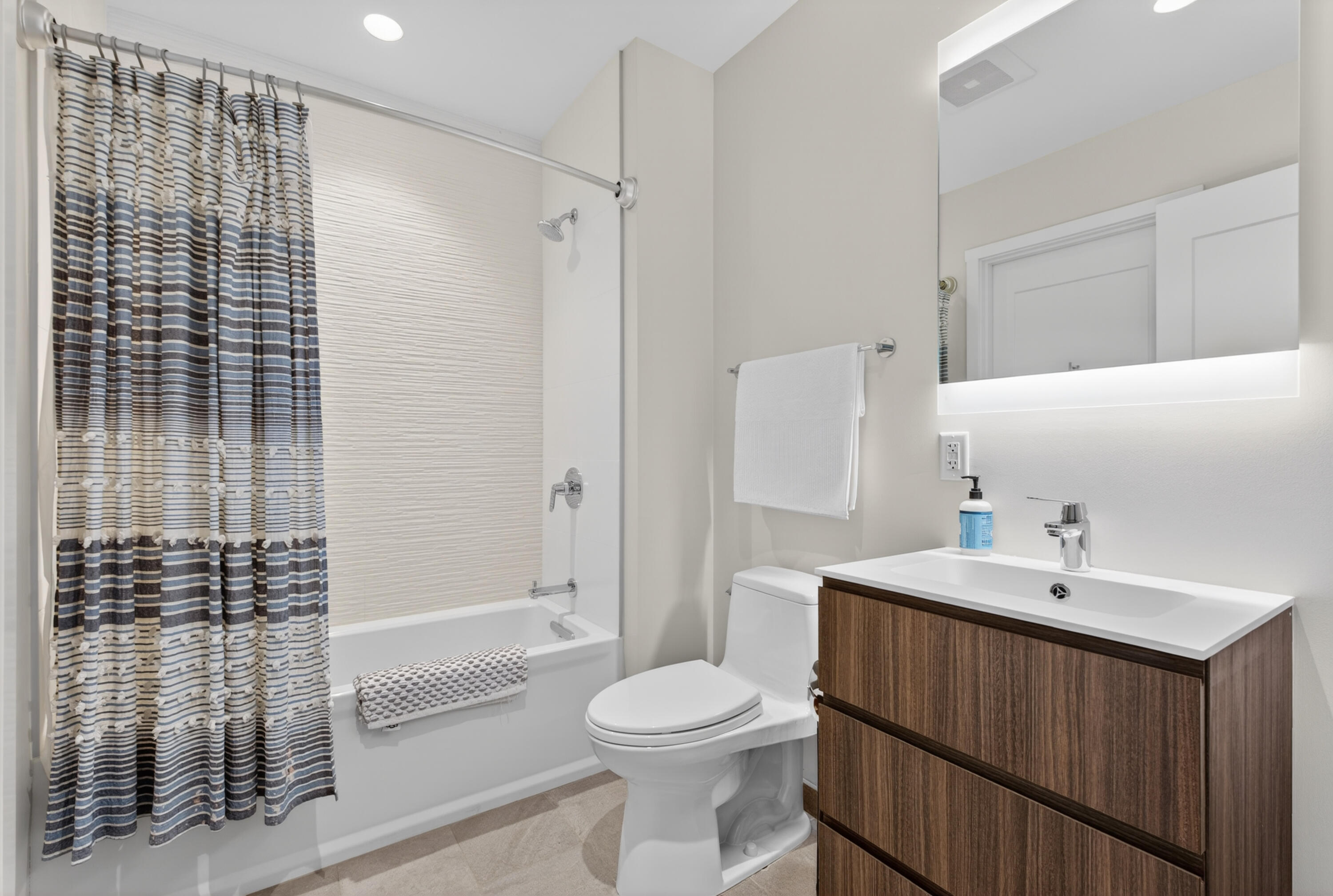 99 Federal Street, Unit 208 Portland, ME 04101 - Photo 49 of 74 Jack & jill Bathroom