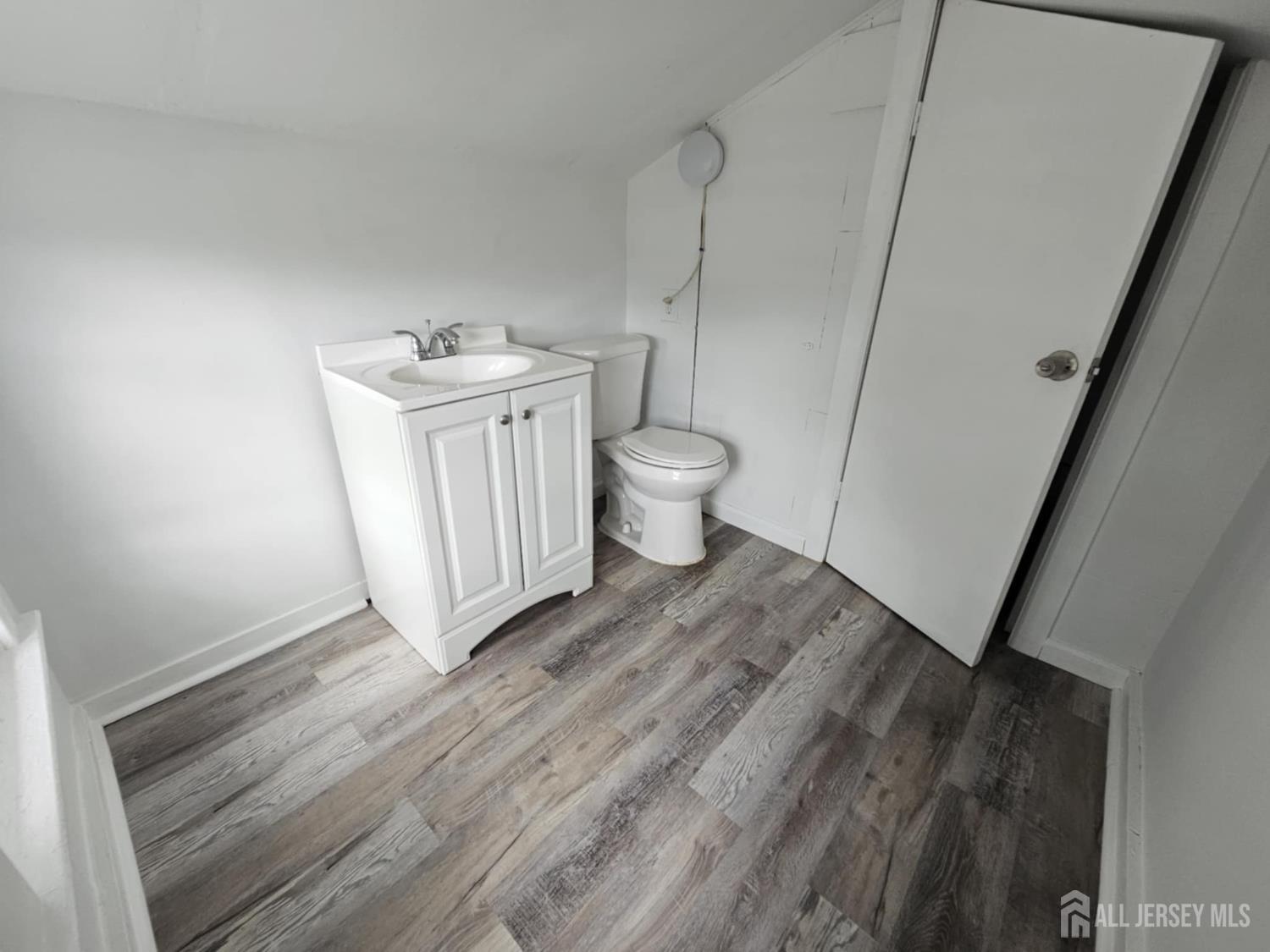 313 Rhode Hall Road Jamesburg, NJ 08831 - Photo 6 of 14