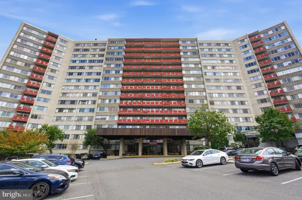 $2,300 | 5340 Holmes Run Parkway, Unit 704, Alexandria, VA 22304