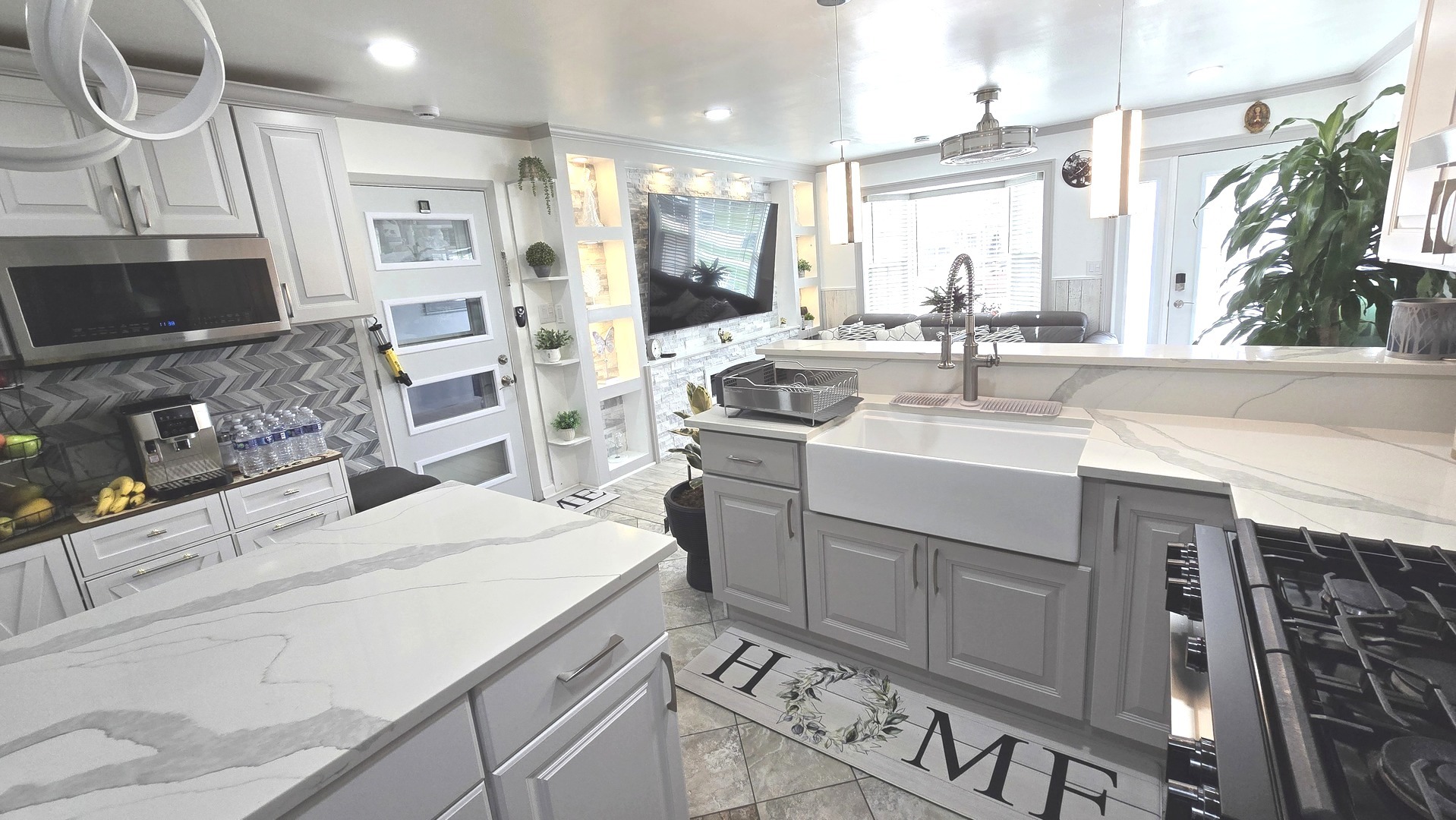 714 Russet Lane Streamwood, IL 60107 - Photo 2 of 23