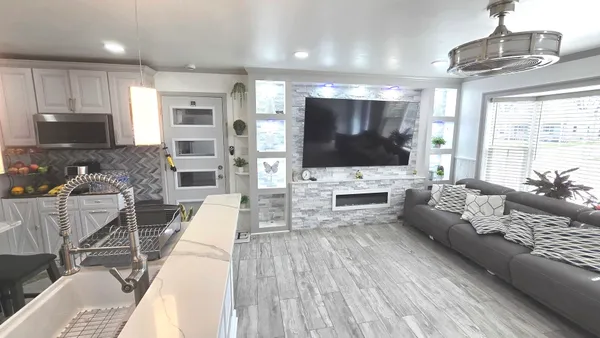 $319,000 | 714 Russet Lane, Streamwood, IL 60107