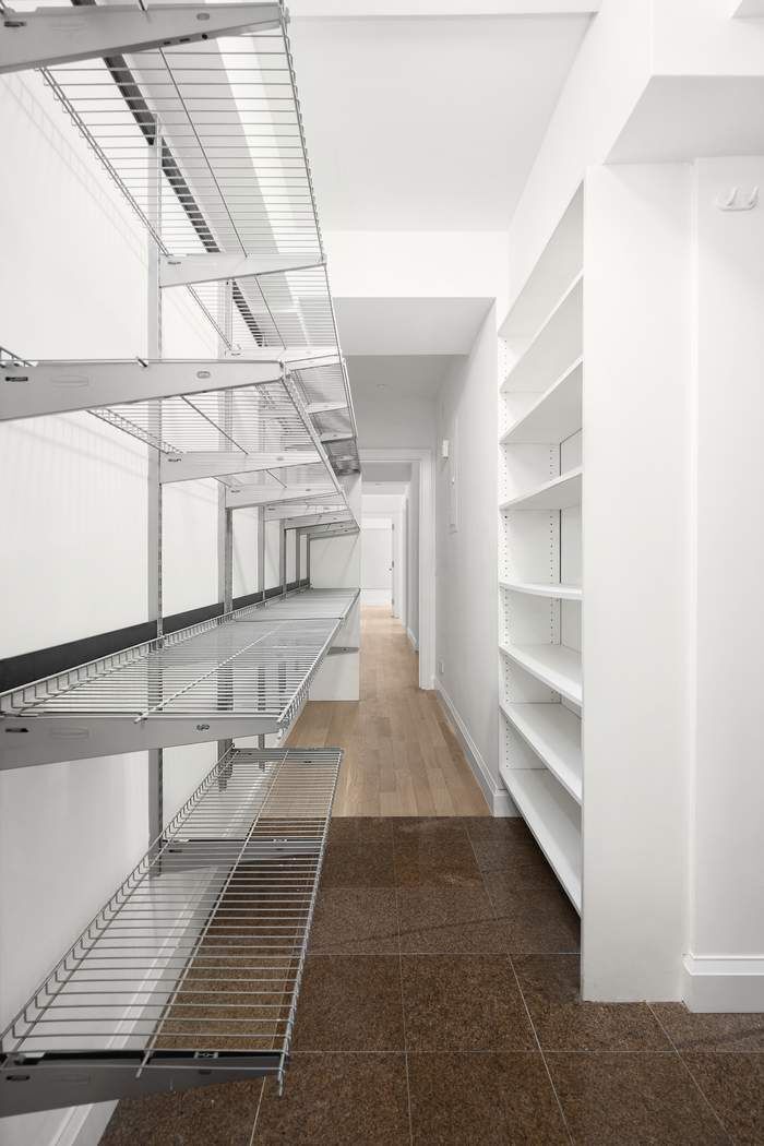 435 East 76th Street, Unit PHB Manhattan, NY 10021 - Photo 26 of 28 a view of entryway