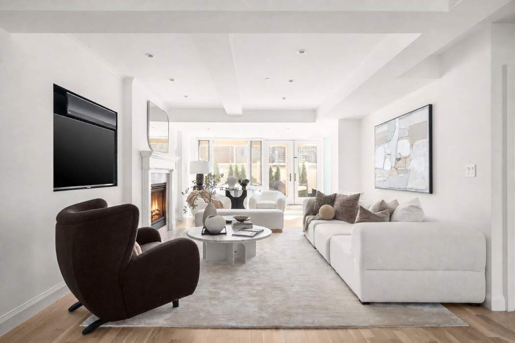 435 East 76th Street, Unit PHB Manhattan, NY 10021 - Photo 8 of 28 a living room with furniture and a flat screen tv