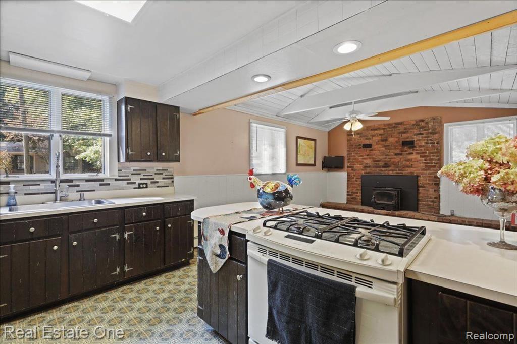 936 Ridge Road Lake Orion, MI 48362 - Photo 19 of 32