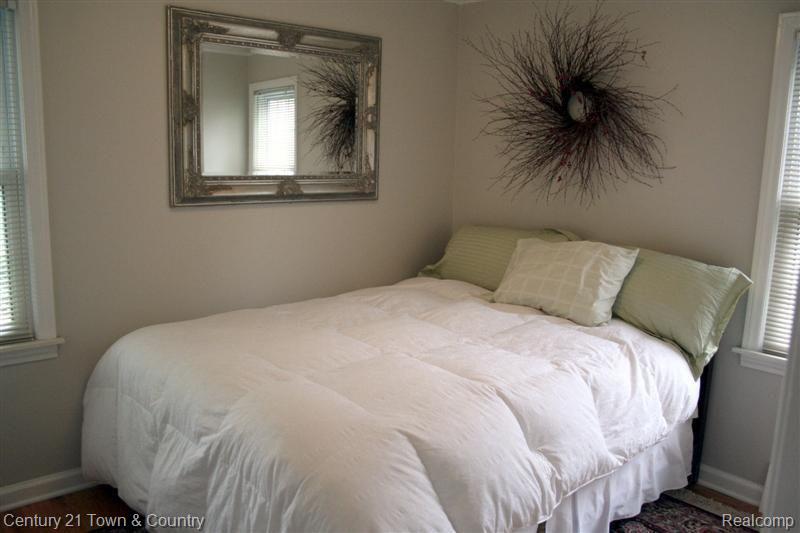 2109 Franklin Road Berkley, MI 48072 - Photo 9 of 25 Bedroom