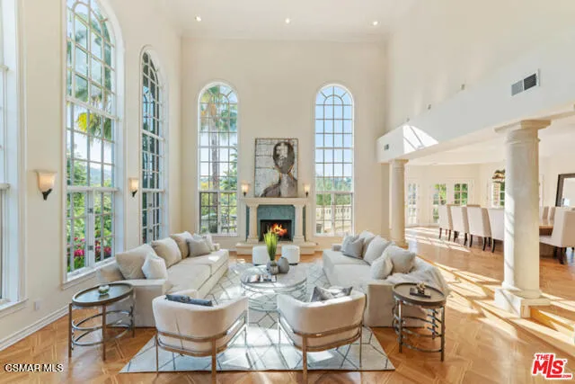 $19,000 | 4440 Hayvenhurst Avenue, Encino, CA 91436