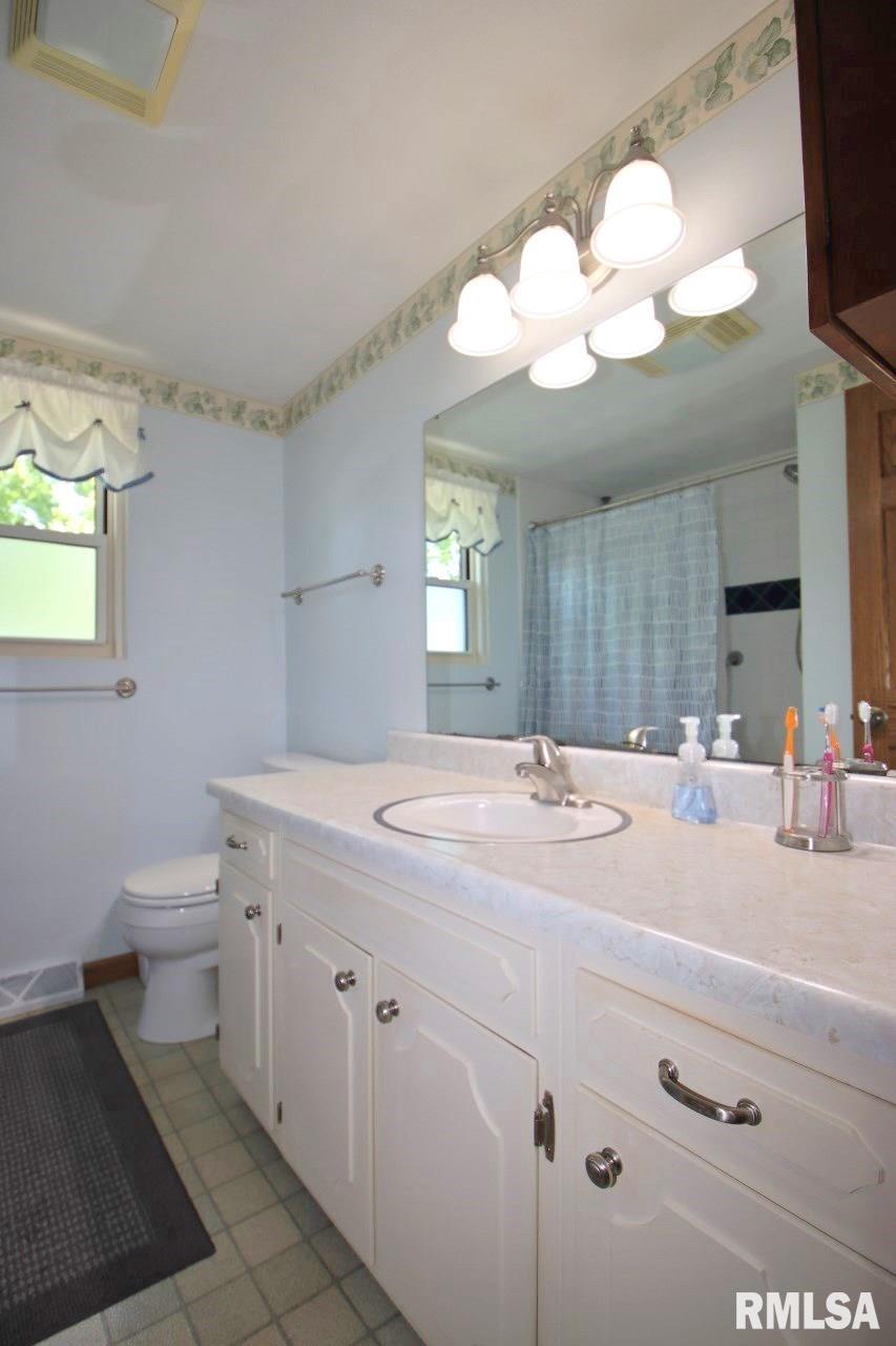 204 Hemlock Street Pekin, IL 61554 - Photo 36 of 71