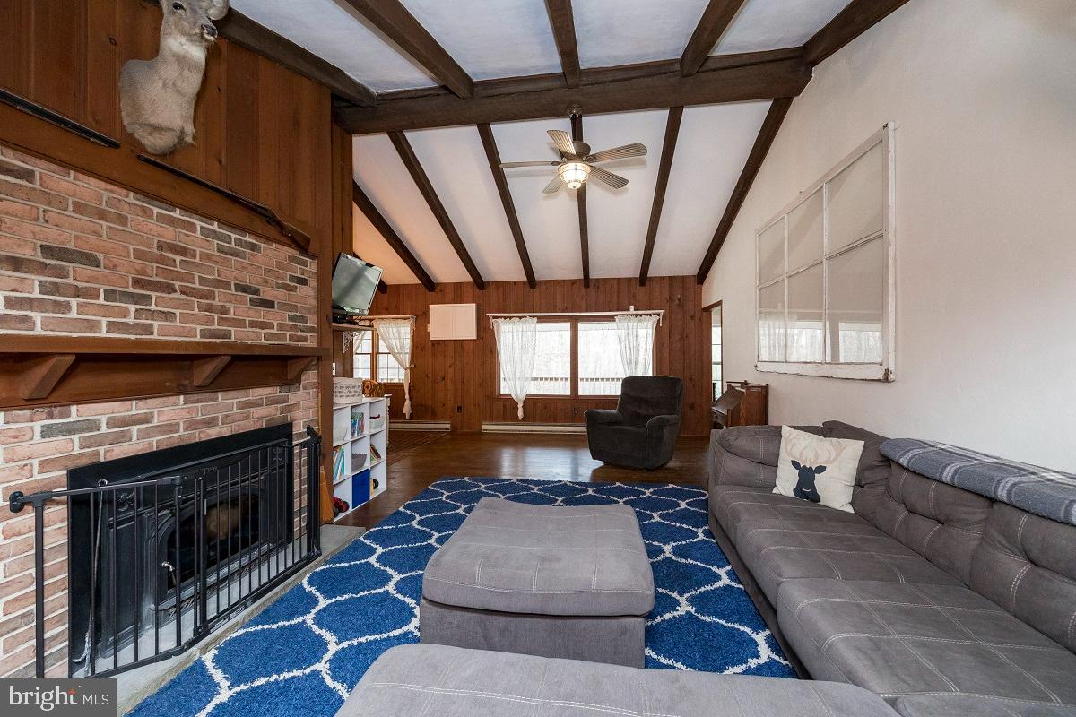 622 Kulp Road Perkiomenville, PA 18074 - Photo 11 of 46 Living room