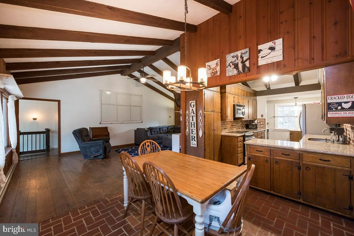 622 Kulp Road Perkiomenville, PA 18074 - Photo 8 of 46 Dining room