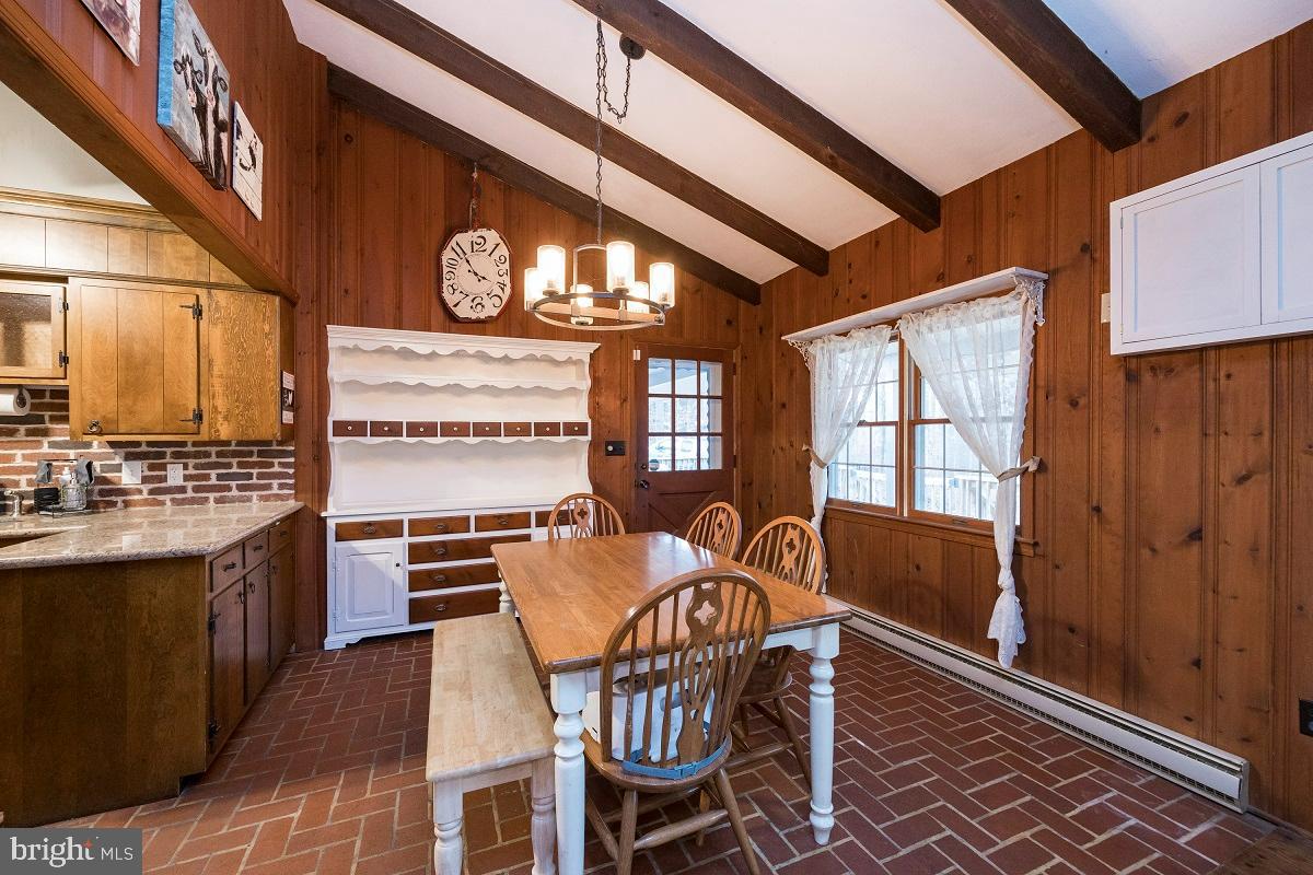 622 Kulp Road Perkiomenville, PA 18074 - Photo 9 of 46 Dining room